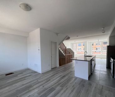 For Lease - 45 Red Maple Lane, Barrie, Ontario - Photo 2