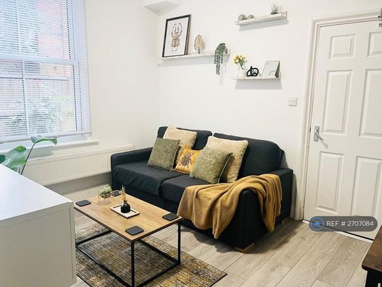 1 bedroom in a house share to rent - Photo 1