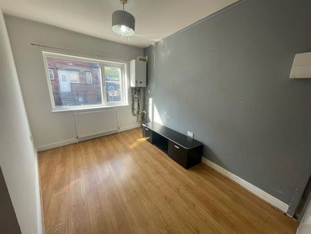 Flat , Canal Road, Armley, Leeds - Photo 3