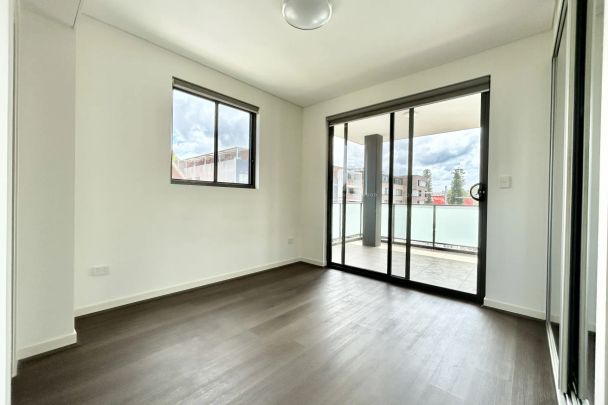 Ultra-modern two-bedroom apartment in central Burwood location - Photo 1