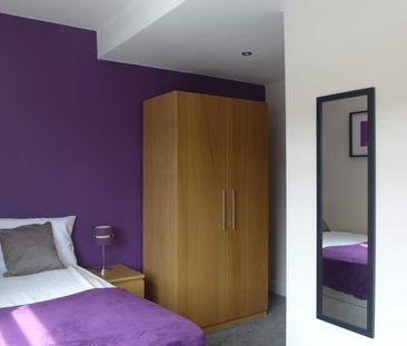 Stylish Double Room with Ensuite - Photo 1