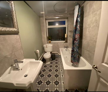 1 bedroom in a house share to rent - Photo 6
