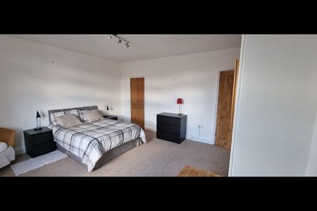 Room in a Shared House, Arthington View, LS10 - Photo 3