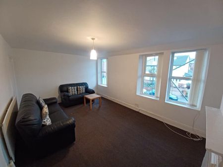 2 bedroom flat to rent - Photo 2