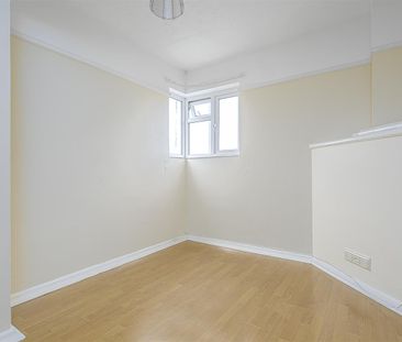 To Let 2 Bed Apartment - Photo 2