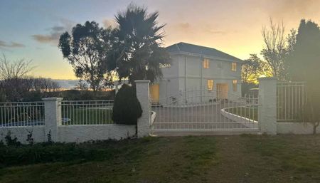 Smaller families welcome - Photo 5