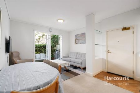 Blue Chip East Melbourne Location - Furnished - Photo 5