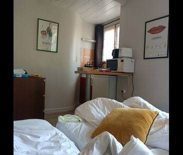 Room in a Shared House, Kingston Road Ltd, SW19 - Photo 2