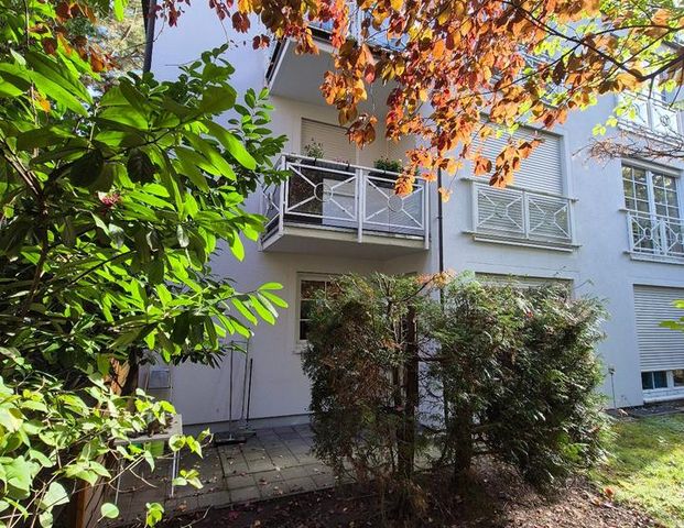 BELIEBTE WOHNUNG IN RUHIGER, GRÜNER LAGE MIT TERRASSE, EBK. - Photo 1