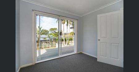 LARGE FAMILY HOME PERFECT FOR SUMMER! - Photo 4