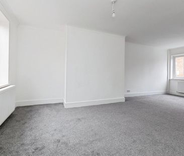 2 bedroom end of terrace house to rent - Photo 2