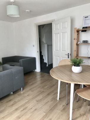 4 bedroom terraced house to rent - Photo 1