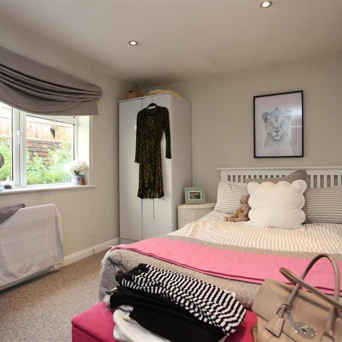 3 bedroom flat to rent - Photo 1