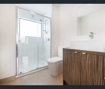 MODERN TOWNHOUSE – STYLE & CONVENIENCE - Photo 6