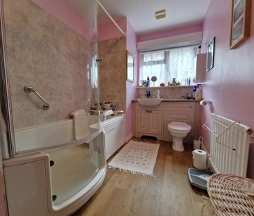 3 bedroom bungalow to rent - Photo 1