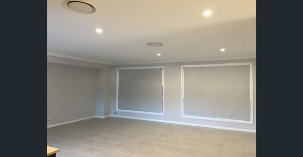 Modern & Spacious Family Home in Popular Elderslie - Photo 1