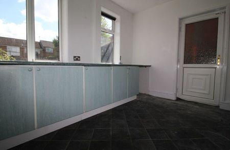 78 St James' Road, Blackburn. Lancs. BB1 8ET - Photo 2