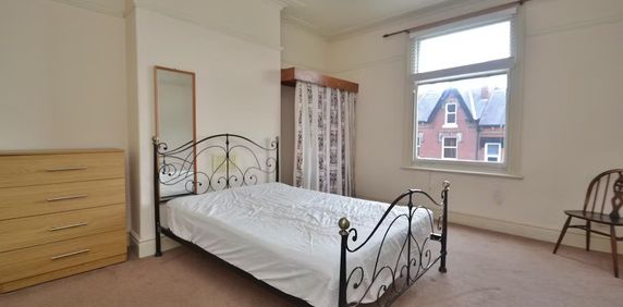 Room in a Shared House, Roundhay View, LS8 - Photo 2