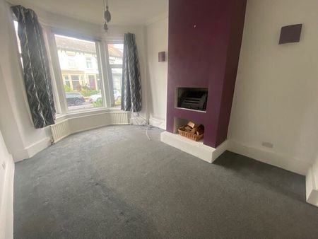 Warbreck Drive, Blackpool, FY2 9RZ - Photo 5