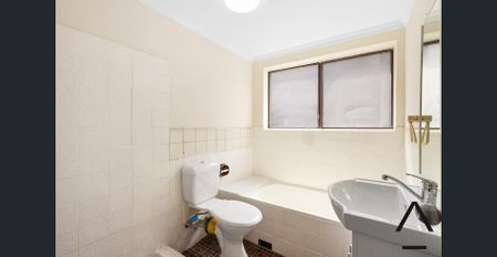 Updated Second Floor Apartment - Photo 4