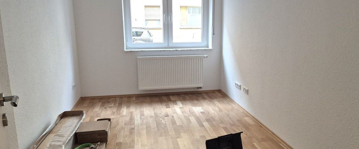 *Frisch modernisiert - 3 Zimmer - Bad mit Fenster - ruhige Seitenstraße* - Foto 1