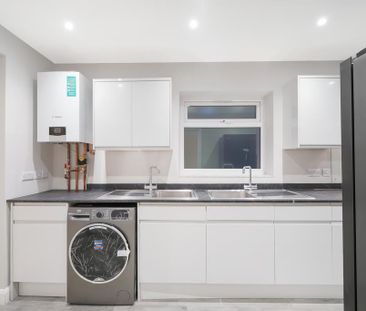4 bedroom semi-detached house to rent - Photo 5