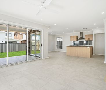 Apply Now - Century 21 &vert; the Paramount Group - Brand New Home - Photo 6