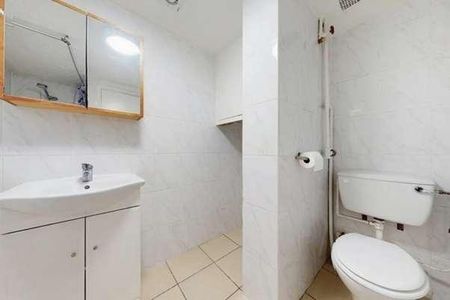 Charlton Lodge, Temple Fortune Lane, Temple Fortune, NW11 - Photo 4