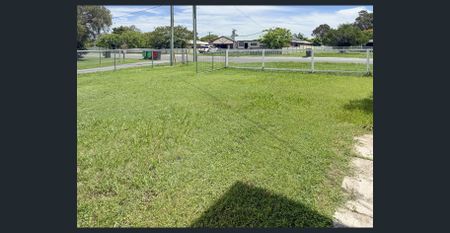 Easy Living in the Heart of Rosewood - Photo 3