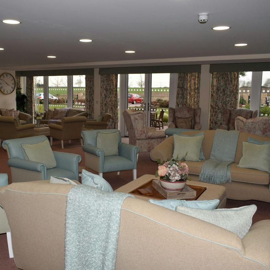 Flat to rent on - Photo 1