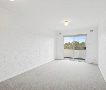 Stylish 2-Bedroom Apartment in Prime Claremont Location - $625 per ... - Photo 3