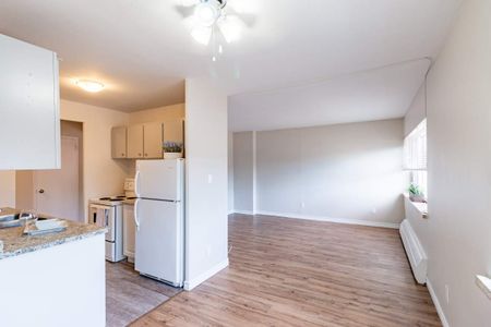 Hillcrest Apartments - Photo 3