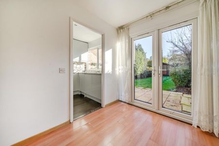 3 bedroom semi-detached house to rent - Photo 3