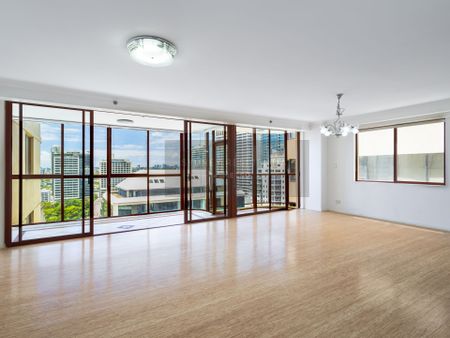 Immaculate 174sqm Apartment on the 28th Floor – A Lifestyle of Comfort and Convenience - Photo 3