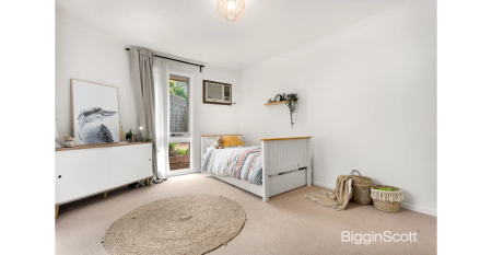 Beautifully Renovated 3-Bedroom Unit in a Prime Mount Waverley Location - Photo 3