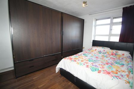 3 Bedroom Flat - Purpose Built To Let - Photo 2