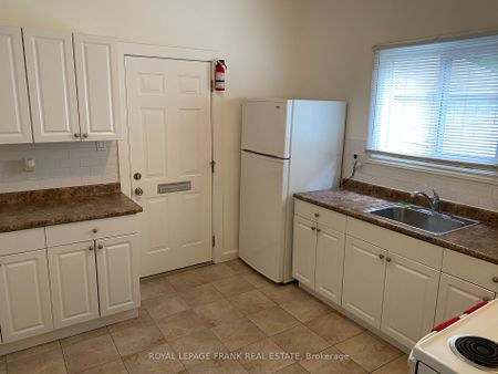 Detached Home For Lease | E8079654 - Photo 2