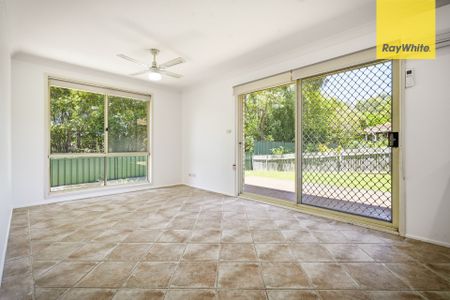 A Spacious and Convenient family residence near school and amenities - Photo 3