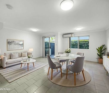 One Week Free Rent ! - Photo 2