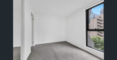 Spacious & Modern 2-Bedroom Apartment with City Views with Parking - Photo 4