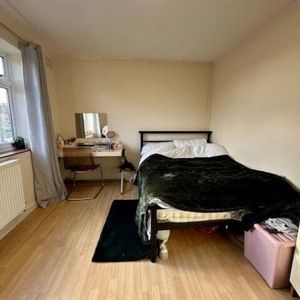 Fox Lane, Winchester - Photo 2