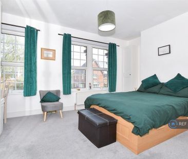 1 bedroom in a house share to rent - Photo 2