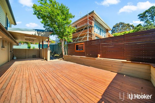 Spacious 4 Bedroom Family Home in a Prime Crestwood Location - Photo 1