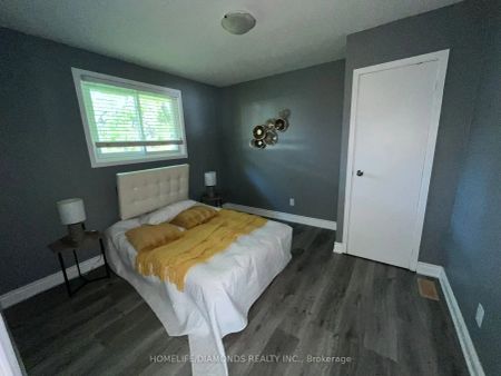 68 STROUD Crescent #UPPER - Photo 5