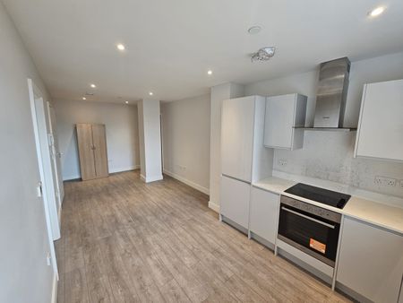 1 Bed Flat, Queens House, HA1 - Photo 4