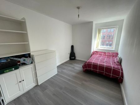 3 Bed Flat, Central Court, M3 - Photo 5