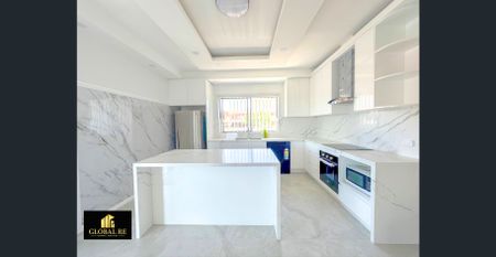 FULLY UPGRADED 4-BEDROOM UPPER-LEVEL RESIDENCE - Photo 4