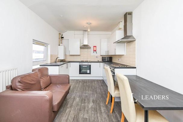 1 bedroom in a house share to rent - Photo 1
