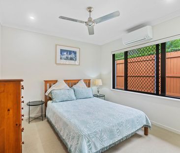 Executive family home with pool and modern comforts - Photo 3