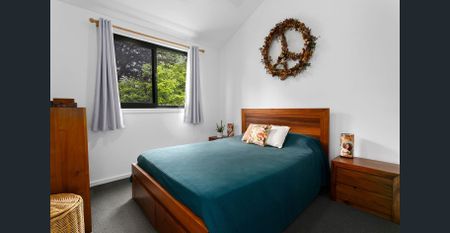 Architecturally designed villa in tranquil surrounds - Photo 3